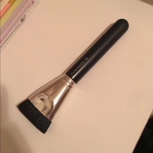 Mac 163 flat contour brush